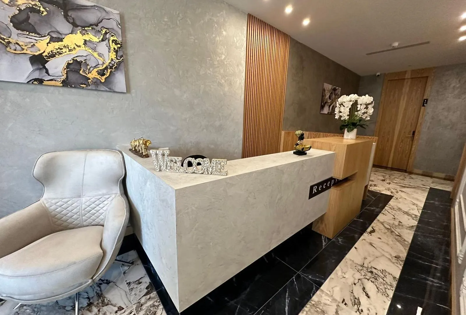 Hotel Ujvara Belsh 0*,