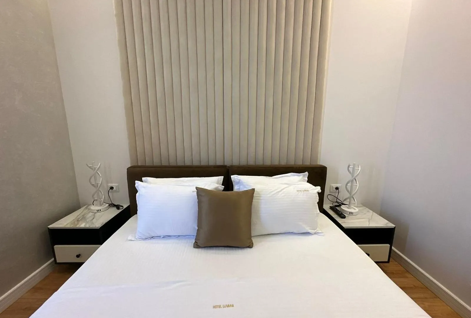 Hotel Ujvara Belsh